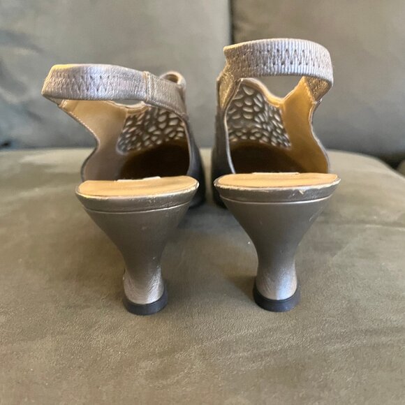 Vintage Evan-Picone Size 8 Leather Heels - Picture 5 of 14